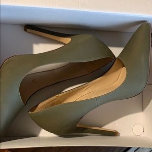 Olivia Ferguson Pumps